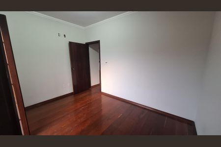 Casa para alugar com 320m², 3 quartos e 4 vagas Casa para alugar com 320m², 3 quartos e 4 vagasQuarto 2