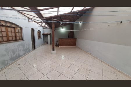 Casa para alugar com 320m², 3 quartos e 4 vagas Casa para alugar com 320m², 3 quartos e 4 vagasÁrea Externa