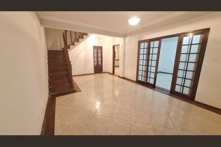 Casa para alugar com 320m², 3 quartos e 4 vagas Casa para alugar com 320m², 3 quartos e 4 vagasSala 2