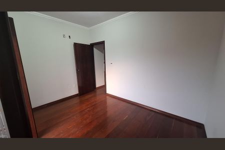 Casa para alugar com 320m², 3 quartos e 4 vagas Casa para alugar com 320m², 3 quartos e 4 vagasQuarto 2