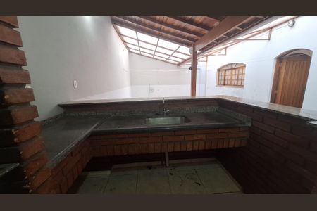 Casa para alugar com 320m², 3 quartos e 4 vagas Casa para alugar com 320m², 3 quartos e 4 vagasÁrea Externa