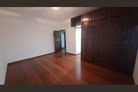 Casa para alugar com 320m², 3 quartos e 4 vagas Casa para alugar com 320m², 3 quartos e 4 vagasSuíte