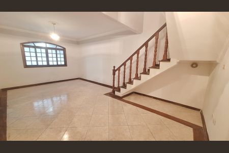 Casa para alugar com 320m², 3 quartos e 4 vagas Casa para alugar com 320m², 3 quartos e 4 vagasSala 2