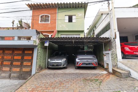 Casa à venda com 114m², 2 quartos e 2 vagas Casa à venda com 114m², 2 quartos e 2 vagasFachada