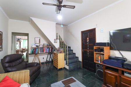 Casa à venda com 114m², 2 quartos e 2 vagas Casa à venda com 114m², 2 quartos e 2 vagasSala