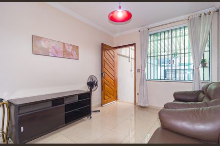 Casa para alugar com 134m², 2 quartos e 2 vagasSala