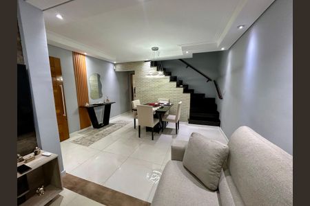 Casa à venda com 120m², 2 quartos e 2 vagasSala