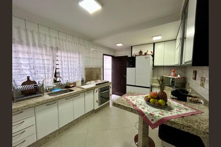 Casa à venda com 120m², 2 quartos e 2 vagasCozinha