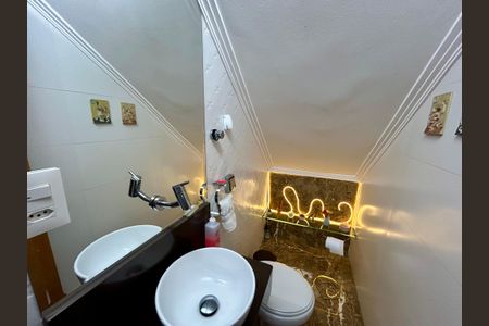 Casa à venda com 120m², 2 quartos e 2 vagasLavabo