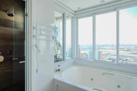 Apartamento à venda com 520m², 4 quartos e 5 vagasBanheiro da Suíte 1