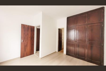 Casa à venda com 286m², 3 quartos e 2 vagas Casa à venda com 286m², 3 quartos e 2 vagasSuíte