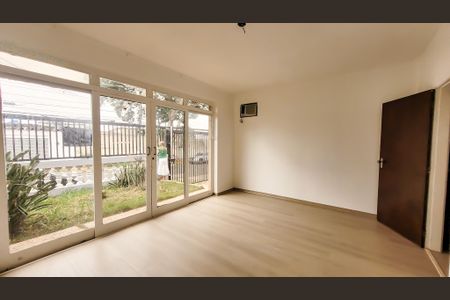 Casa à venda com 286m², 3 quartos e 2 vagas Casa à venda com 286m², 3 quartos e 2 vagasQuarto 4