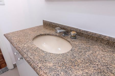 Apartamento à venda com 58m², 2 quartos e 1 vaga Apartamento à venda com 58m², 2 quartos e 1 vagaBanheiro