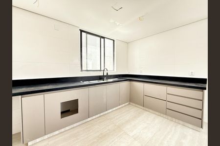 Apartamento à venda com 192m², 4 quartos e 2 vagasCozinha
