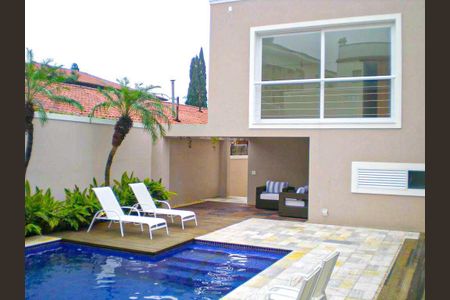 Casa à venda com 687m², 5 quartos e 6 vagas Casa à venda com 687m², 5 quartos e 6 vagasPiscina