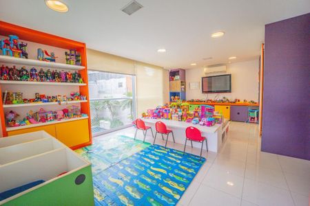 Casa à venda com 687m², 5 quartos e 6 vagas Casa à venda com 687m², 5 quartos e 6 vagasSalão de jogos