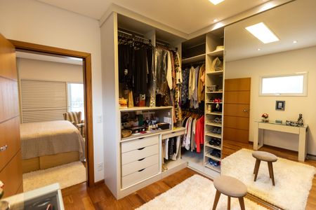 Casa de condomínio à venda com 482m², 5 quartos e 4 vagasCloset da Suíte 1