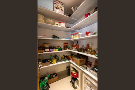 Casa de condomínio à venda com 482m², 5 quartos e 4 vagasDespensa