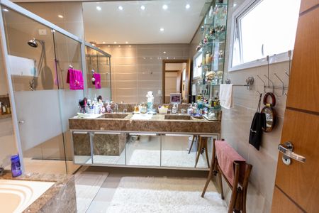 Casa de condomínio à venda com 482m², 5 quartos e 4 vagasBanheiro da Suíte 1