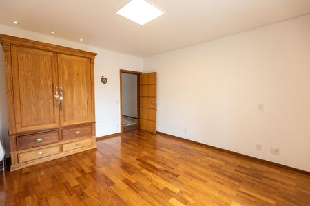 Casa de condomínio à venda com 482m², 5 quartos e 4 vagasSuíte 4