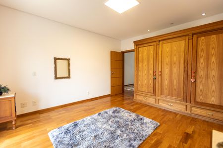 Casa de condomínio à venda com 482m², 5 quartos e 4 vagasSuíte 3