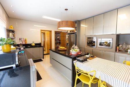 Casa de condomínio à venda com 482m², 5 quartos e 4 vagasCozinha