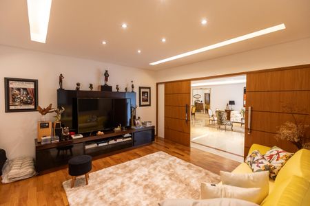 Casa de condomínio à venda com 482m², 5 quartos e 4 vagasSala de TV