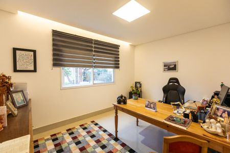 Casa de condomínio à venda com 482m², 5 quartos e 4 vagasEscritório