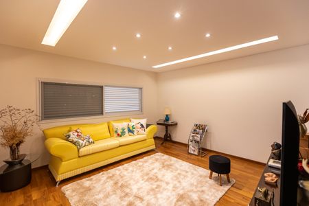 Casa de condomínio à venda com 482m², 5 quartos e 4 vagasSala de TV