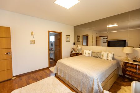 Casa de condomínio à venda com 482m², 5 quartos e 4 vagasSuíte 1