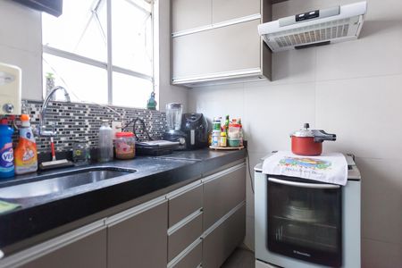 Cozinha de apartamento à venda com 3 quartos, 67m² em Buritis, Belo Horizonte