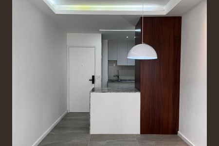Sala/Cozinha de apartamento à venda com 2 quartos, 62m² em Centro, Campinas