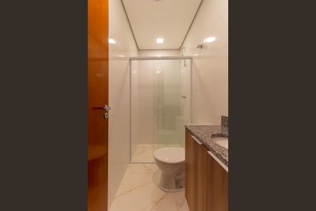 Banheiro de casa de condomínio para alugar com 1 quarto, 25m² em Chácara Belenzinho, São Paulo