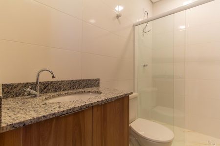 Banheiro de casa de condomínio para alugar com 1 quarto, 25m² em Chácara Belenzinho, São Paulo