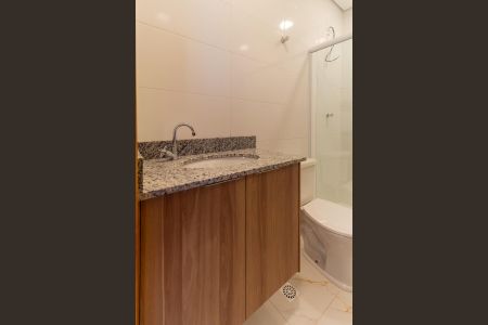 Banheiro de casa de condomínio para alugar com 1 quarto, 25m² em Chácara Belenzinho, São Paulo