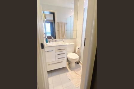 Apartamento à venda com 110m², 2 quartos e 2 vagas Apartamento à venda com 110m², 2 quartos e 2 vagasBanheiro da Suíte 2