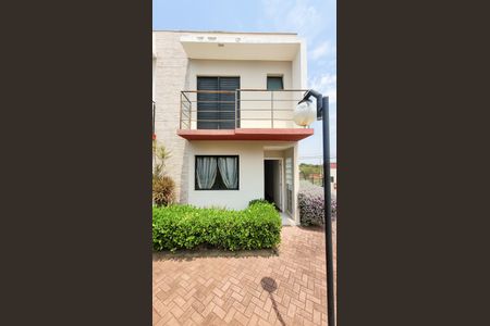 Casa de condomínio à venda com 75m², 2 quartos e 1 vaga Casa de condomínio à venda com 75m², 2 quartos e 1 vagaFachada