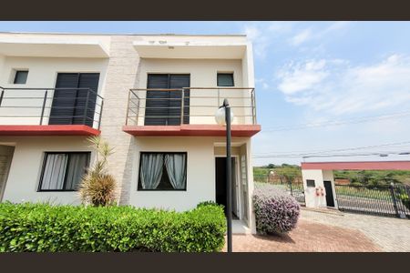 Casa de condomínio à venda com 75m², 2 quartos e 1 vaga Casa de condomínio à venda com 75m², 2 quartos e 1 vagaFachada