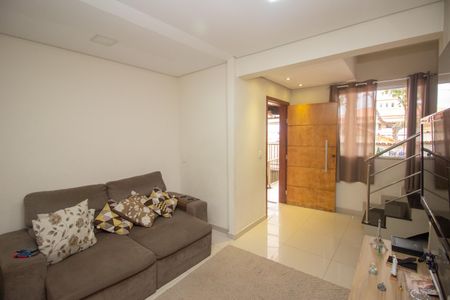 Casa à venda com 140m², 4 quartos e 2 vagasSala