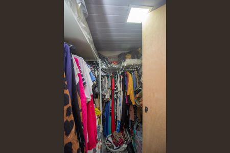 Casa à venda com 140m², 4 quartos e 2 vagasCloset da suíte