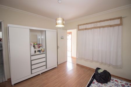 Casa à venda com 140m², 4 quartos e 2 vagasSuíte 2