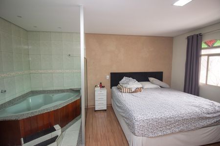 Casa à venda com 140m², 4 quartos e 2 vagas Suíte