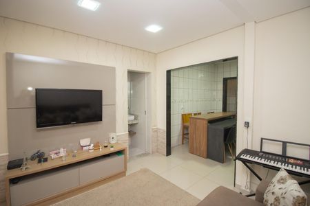 Casa à venda com 140m², 4 quartos e 2 vagasSala