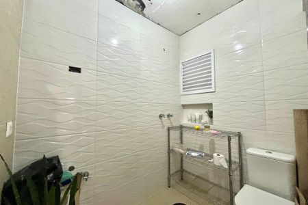 Apartamento à venda com 120m², 2 quartos e 2 vagas Apartamento à venda com 120m², 2 quartos e 2 vagasBanheiro da Suíte