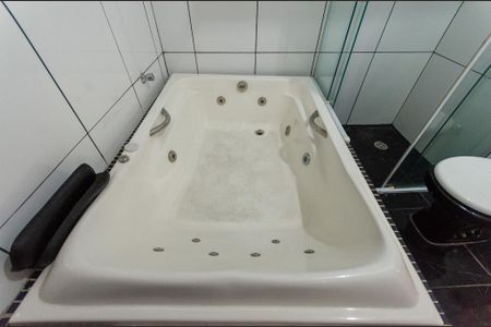 Casa para alugar com 188m², 3 quartos e 2 vagas Casa para alugar com 188m², 3 quartos e 2 vagasBanheiro Social 2