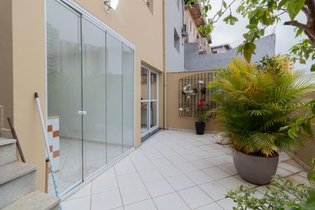 Casa à venda com 230m², 3 quartos e 2 vagasQuintal