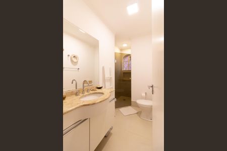 Casa à venda com 230m², 3 quartos e 2 vagasBanheiro