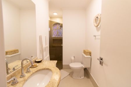 Casa à venda com 230m², 3 quartos e 2 vagasBanheiro