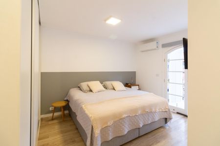 Casa à venda com 230m², 3 quartos e 2 vagasSuíte