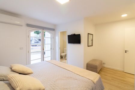 Casa à venda com 230m², 3 quartos e 2 vagasSuíte